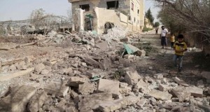 Civilians inspect a site hit by what activists said were air strikes carried out by the Russian air force on Reef al-Mohandeseen area in the western countryside of Aleppo, Syria October 21, 2015. REUTERS/Hosam Katan